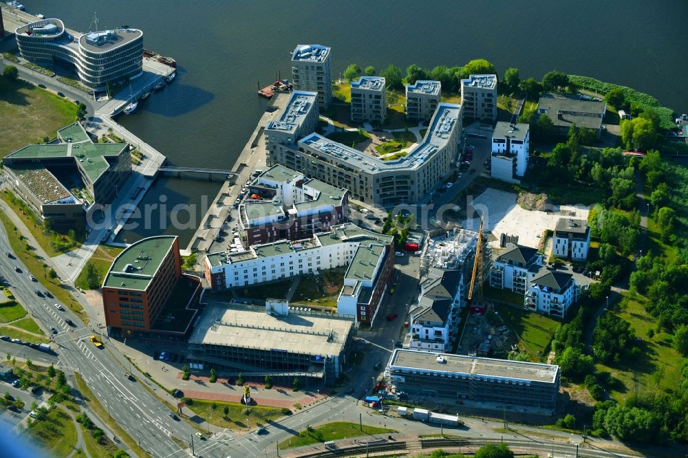 Aerial image Rostock - Residential area of the multi-family house settlement on Gaffelschonerweg - Loggerweg in Rostock in the state Mecklenburg - Western Pomerania, Germany