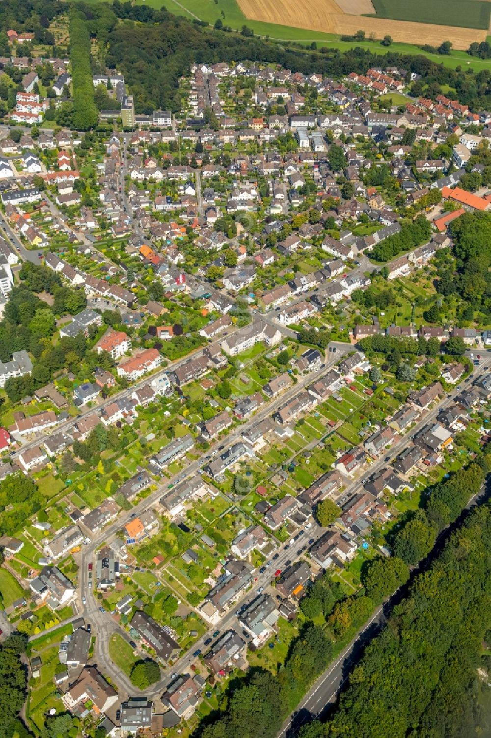 Hattingen from above - Residential area of the multi-family house settlement Gartenstadt Huettenau in Hattingen in the state North Rhine-Westphalia