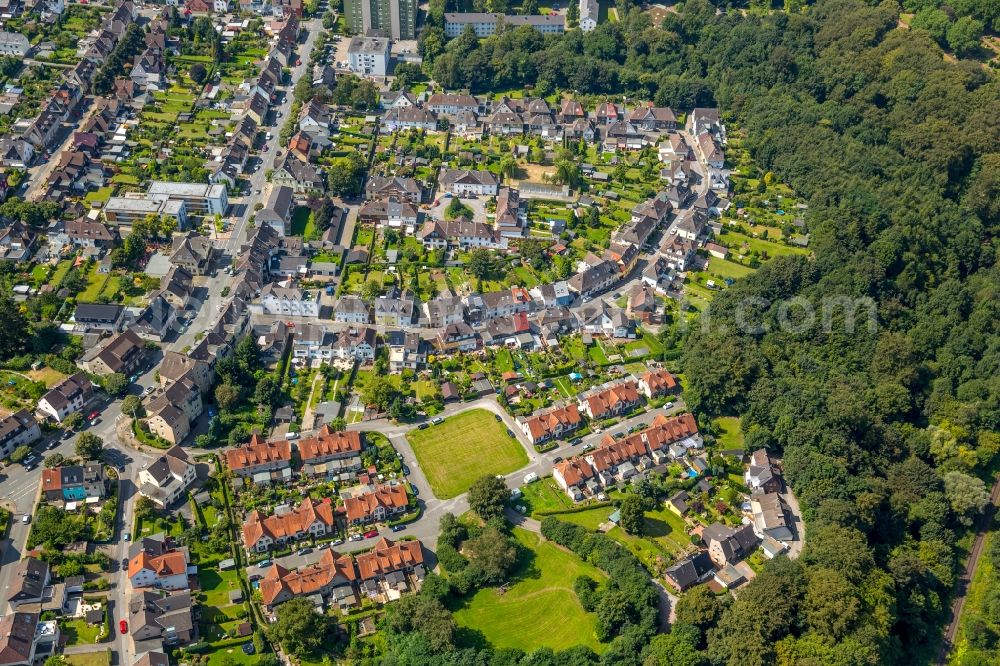 Hattingen from above - Residential area of the multi-family house settlement Gartenstadt Huettenau in Hattingen in the state North Rhine-Westphalia