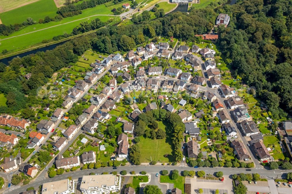 Hattingen from above - Residential area of the multi-family house settlement Gartenstadt Huettenau in Hattingen in the state North Rhine-Westphalia