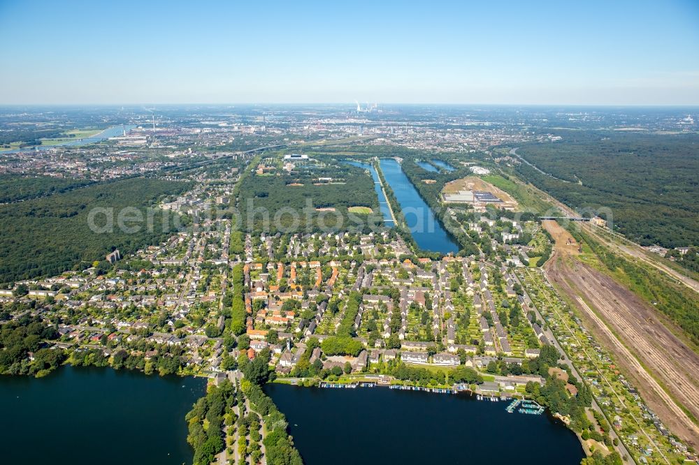 Aerial photograph Duisburg - Residential area of the multi-family house settlement Gartenstadt Wedau in Duisburg in the state North Rhine-Westphalia