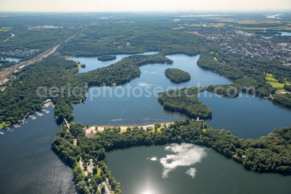 Aerial image Duisburg - Residential area of the multi-family house settlement Gartenstadt Wedau in Duisburg in the state North Rhine-Westphalia