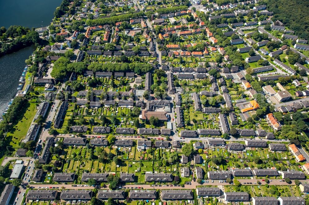 Duisburg from the bird's eye view: Residential area of the multi-family house settlement Gartenstadt Wedau in Duisburg in the state North Rhine-Westphalia