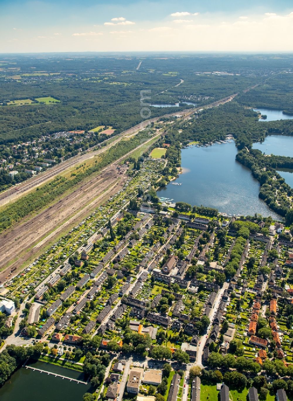 Aerial image Duisburg - Residential area of the multi-family house settlement Gartenstadt Wedau in Duisburg in the state North Rhine-Westphalia