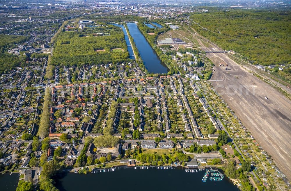 Aerial photograph Duisburg - Residential area of the multi-family house settlement Gartenstadt Wedau in Duisburg in the state North Rhine-Westphalia