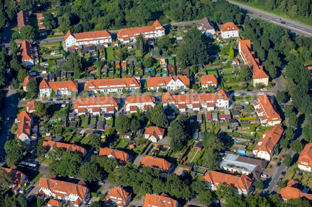 Aerial photograph Bottrop - Residential area of a multi-family house settlement Gartenstadt Welheim in Bottrop in the state North Rhine-Westphalia