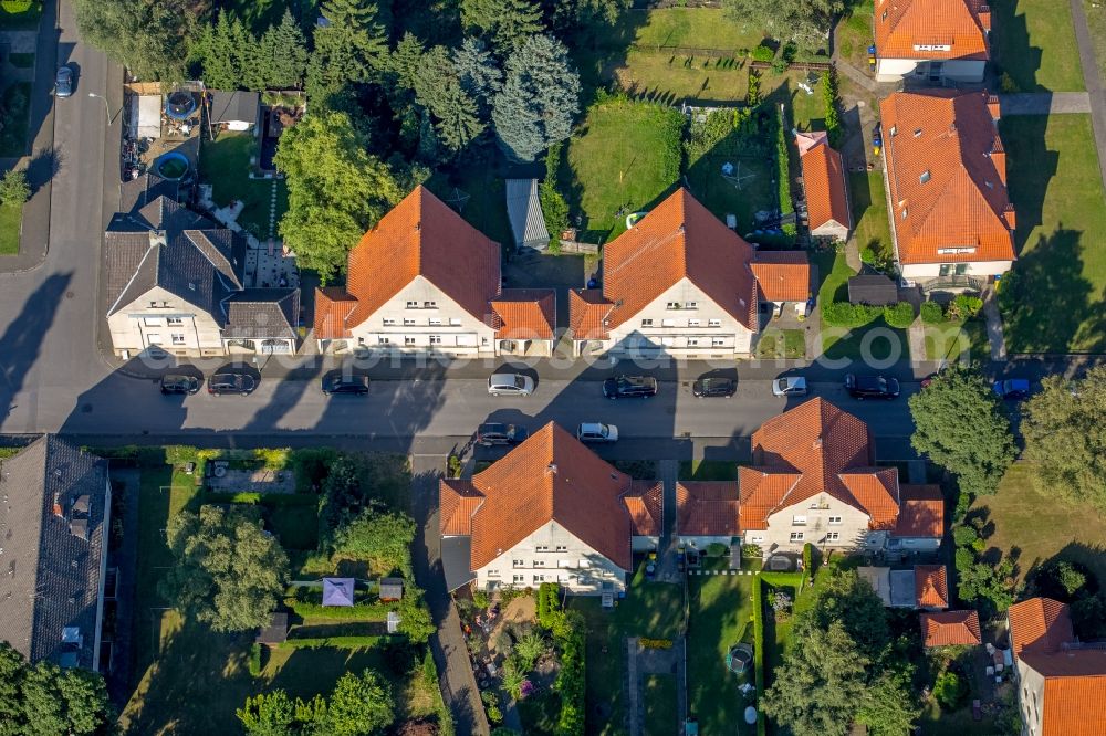 Bottrop from the bird's eye view: Residential area of a multi-family house settlement Gartenstadt Welheim in Bottrop in the state North Rhine-Westphalia