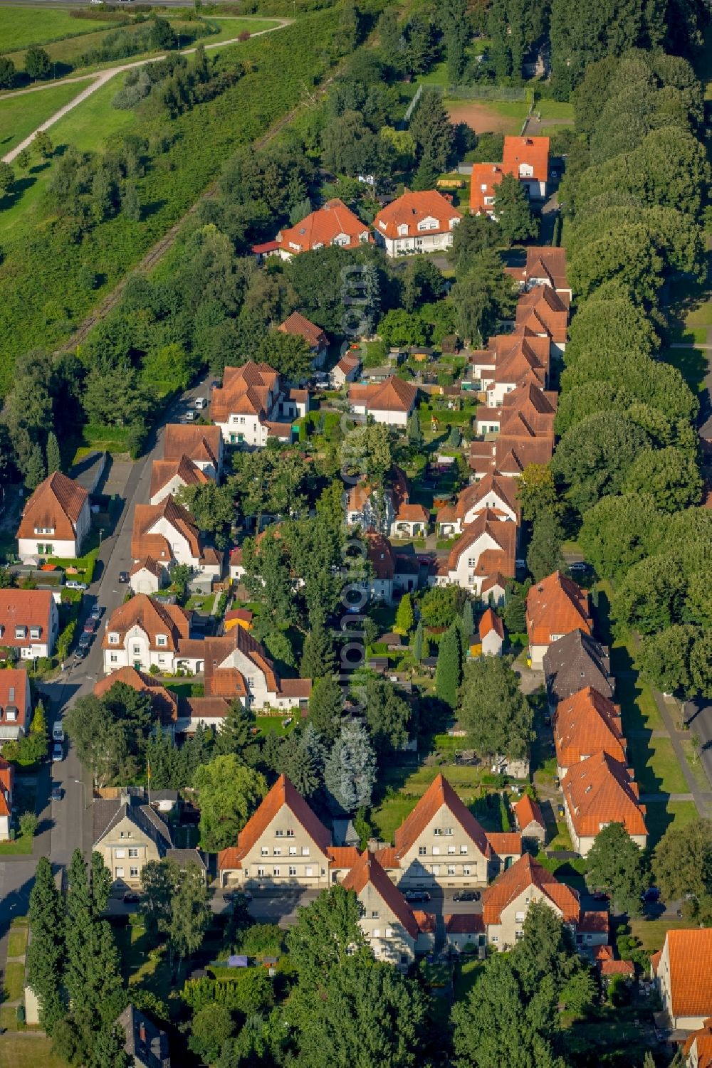 Aerial image Bottrop - Residential area of a multi-family house settlement Gartenstadt Welheim in Bottrop in the state North Rhine-Westphalia