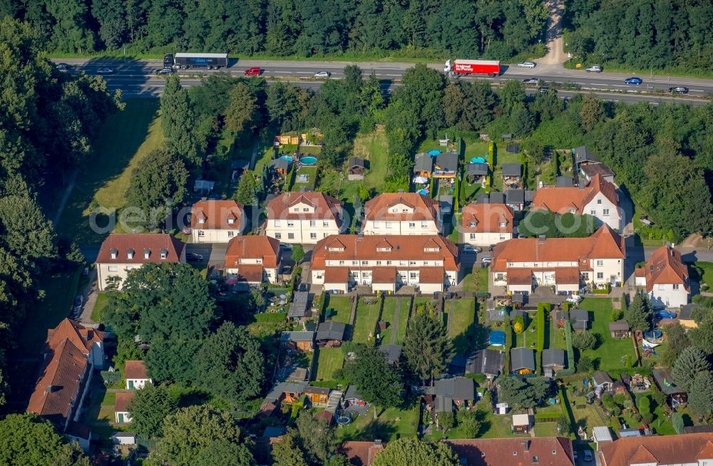 Aerial photograph Bottrop - Residential area of a multi-family house settlement Gartenstadt Welheim in Bottrop in the state North Rhine-Westphalia