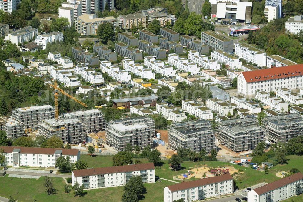 Stuttgart from the bird's eye view: Residential area with multi-family houses on site of the former Grenadierkaserne Barrakcs in Stuttgart in the state of Baden-Wuerttemberg. The newly developed area Im Raiser includes houses and buildings