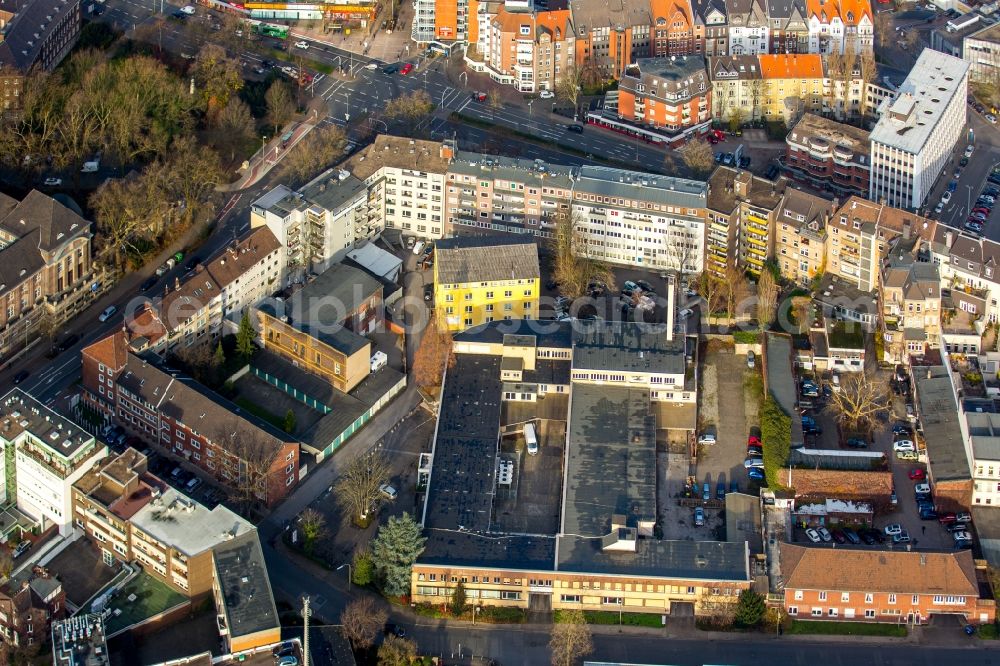 Gelsenkirchen from the bird's eye view: Residential area of a multi-family house settlement Dickampstrasse in Gelsenkirchen in the state North Rhine-Westphalia