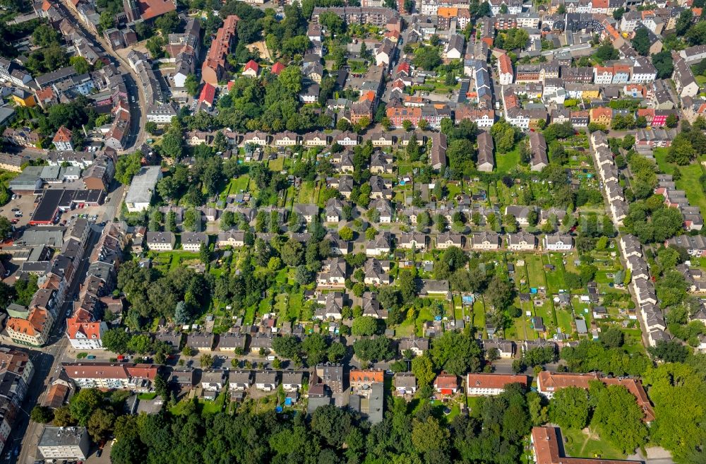 Gelsenkirchen from the bird's eye view: Residential area of a multi-family house settlement Floetz Dickebank in Gelsenkirchen in the state North Rhine-Westphalia