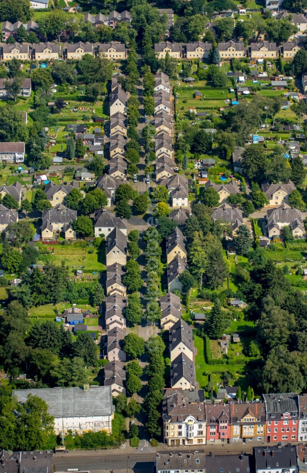 Aerial image Gelsenkirchen - Residential area of a multi-family house settlement Floetz Dickebank in Gelsenkirchen in the state North Rhine-Westphalia