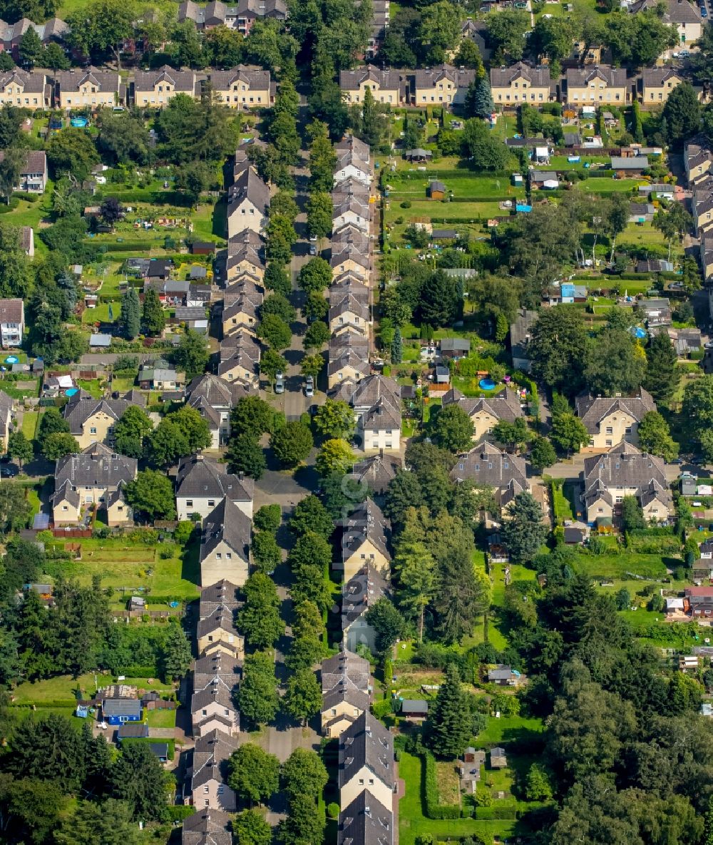 Aerial photograph Gelsenkirchen - Residential area of a multi-family house settlement Floetz Dickebank in Gelsenkirchen in the state North Rhine-Westphalia