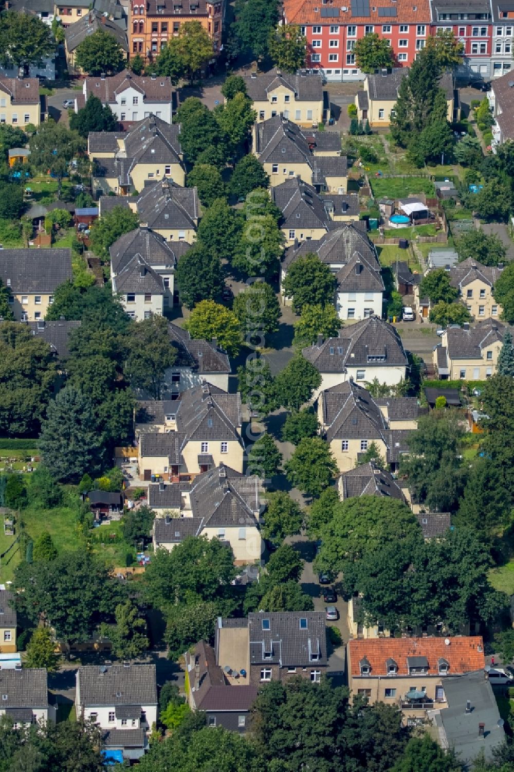 Aerial image Gelsenkirchen - Residential area of a multi-family house settlement Floetz Dickebank in Gelsenkirchen in the state North Rhine-Westphalia