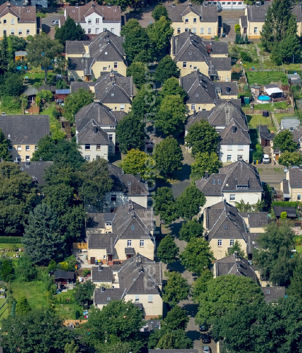 Gelsenkirchen from above - Residential area of a multi-family house settlement Floetz Dickebank in Gelsenkirchen in the state North Rhine-Westphalia