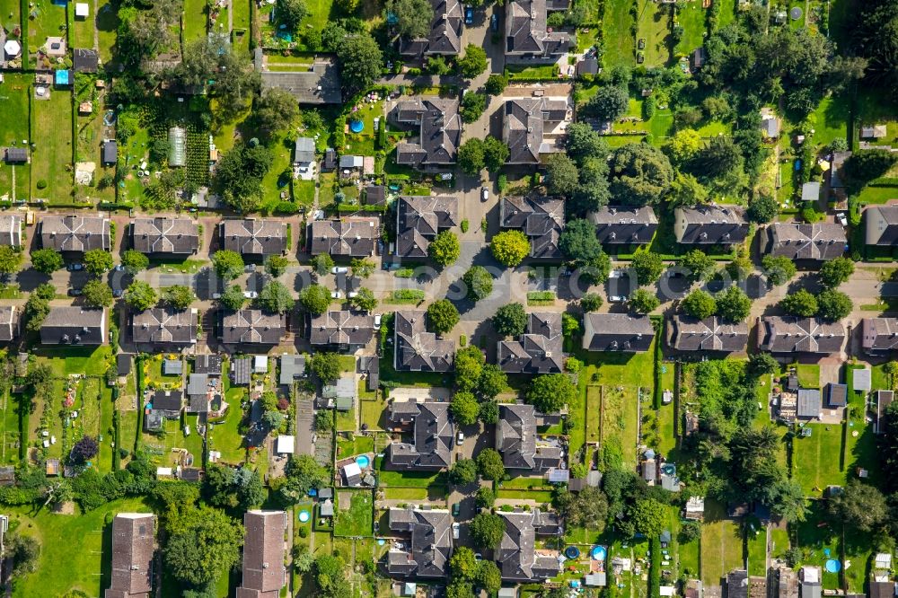 Aerial image Gelsenkirchen - Residential area of a multi-family house settlement Floetz Dickebank in Gelsenkirchen in the state North Rhine-Westphalia