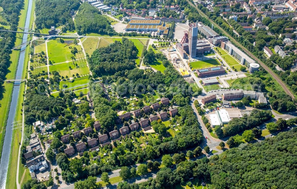 Aerial photograph Gelsenkirchen - Residential area of a multi-family house settlement at the Wallstrasse in Gelsenkirchen in the state North Rhine-Westphalia