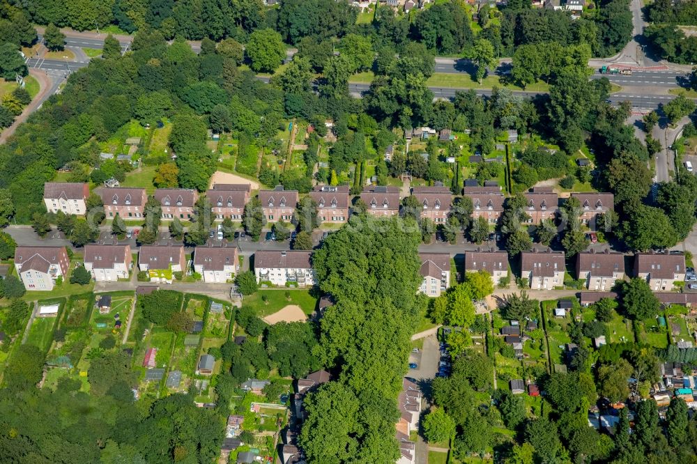 Gelsenkirchen from above - Residential area of a multi-family house settlement at the Wallstrasse in Gelsenkirchen in the state North Rhine-Westphalia