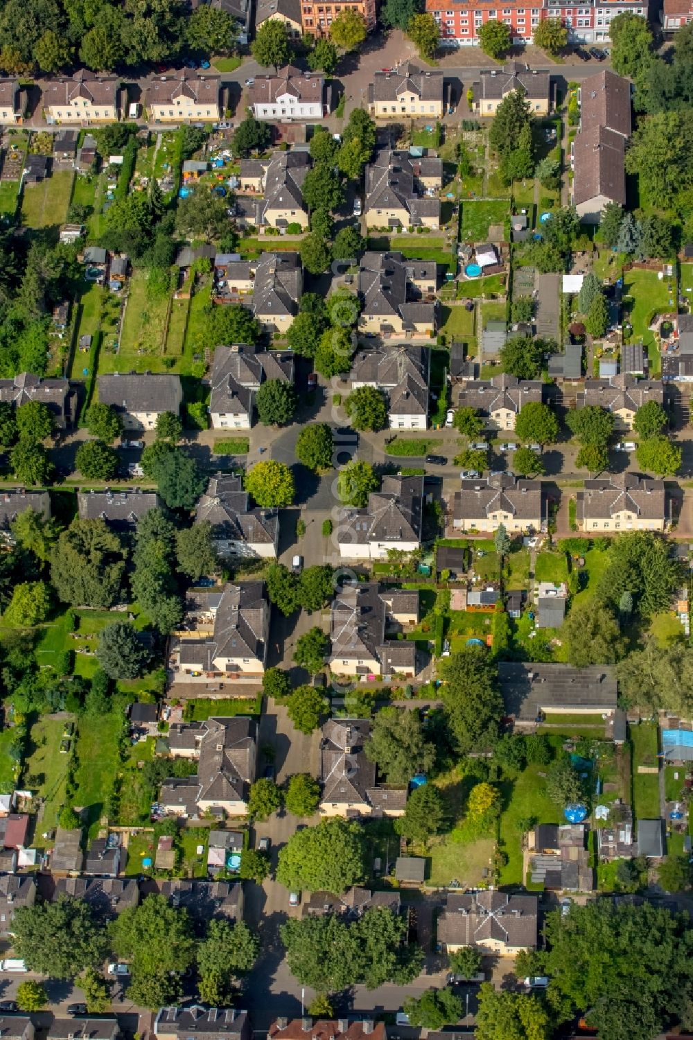 Aerial photograph Gelsenkirchen - Residential area of a multi-family house settlement Floez Dickebank in Gelsenkirchen in the state North Rhine-Westphalia