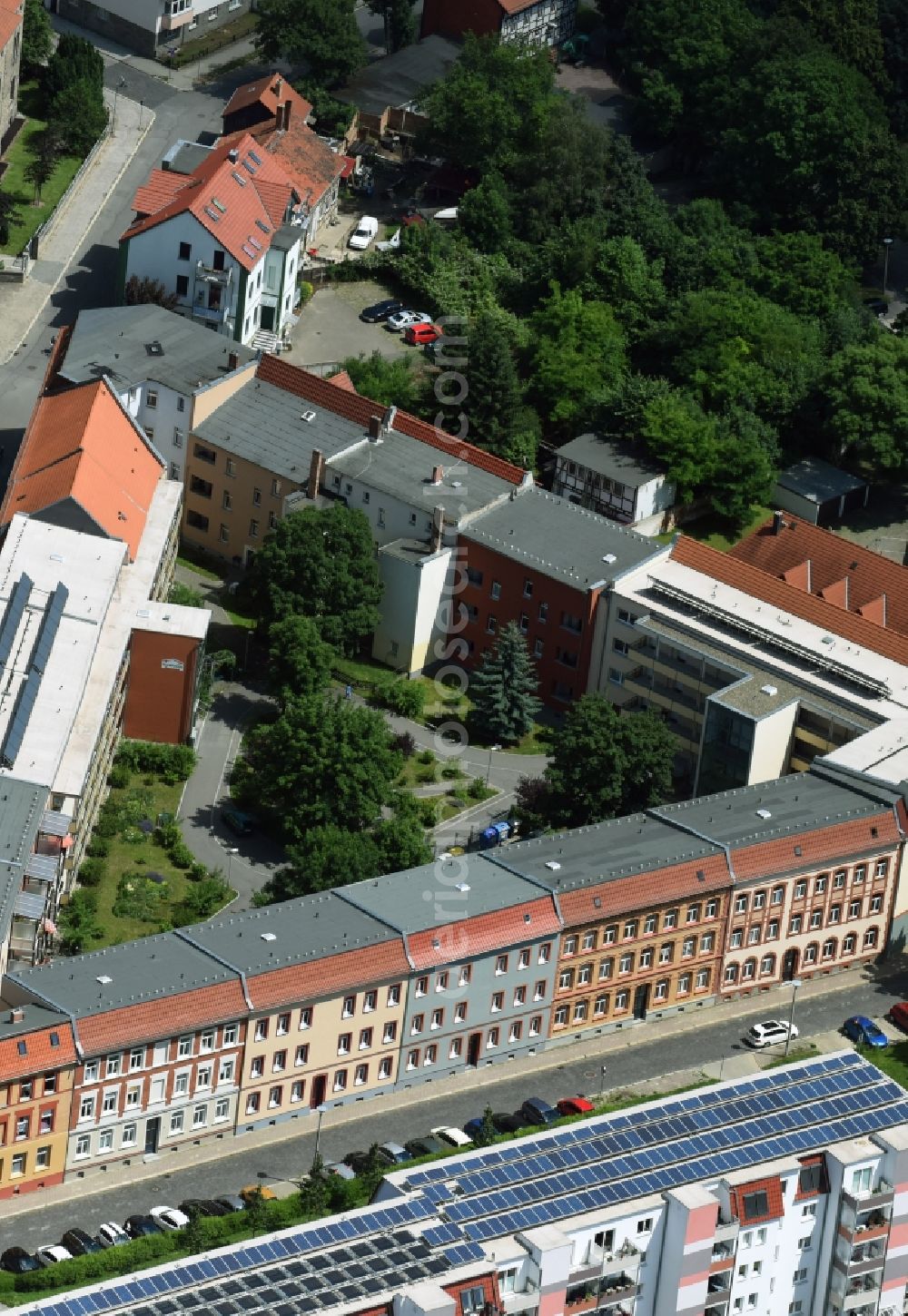 Aerial photograph Halberstadt - Residential area of a multi-family house settlement Georgenstrasse - Finckestrasse - Gleimstrasse in Halberstadt in the state Saxony-Anhalt