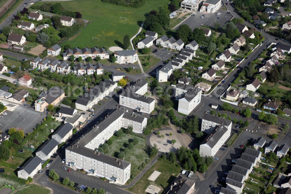 Aerial image Gien - Residential area of the multi-family house settlement on street Rue des Champs de la ville in Gien in Centre-Val de Loire, France