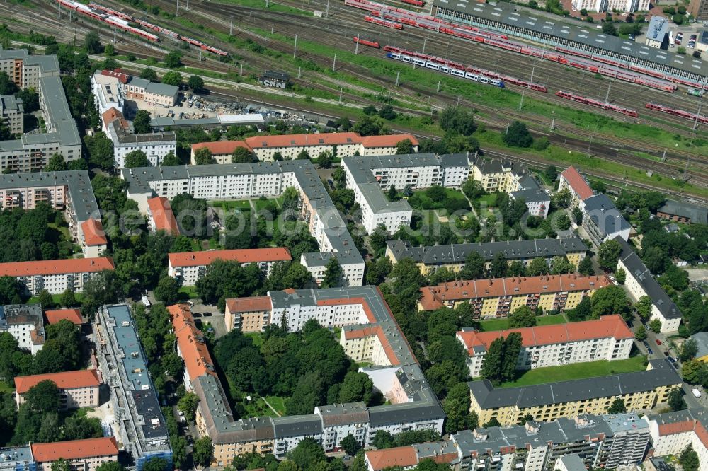 Berlin from the bird's eye view: Residential area of a multi-family house settlement Giselastrasse - Eduardstrasse - Sophienstrasse - Eitelstrasse - Weitlingstrasse in the district Lichtenberg in Berlin, Germany