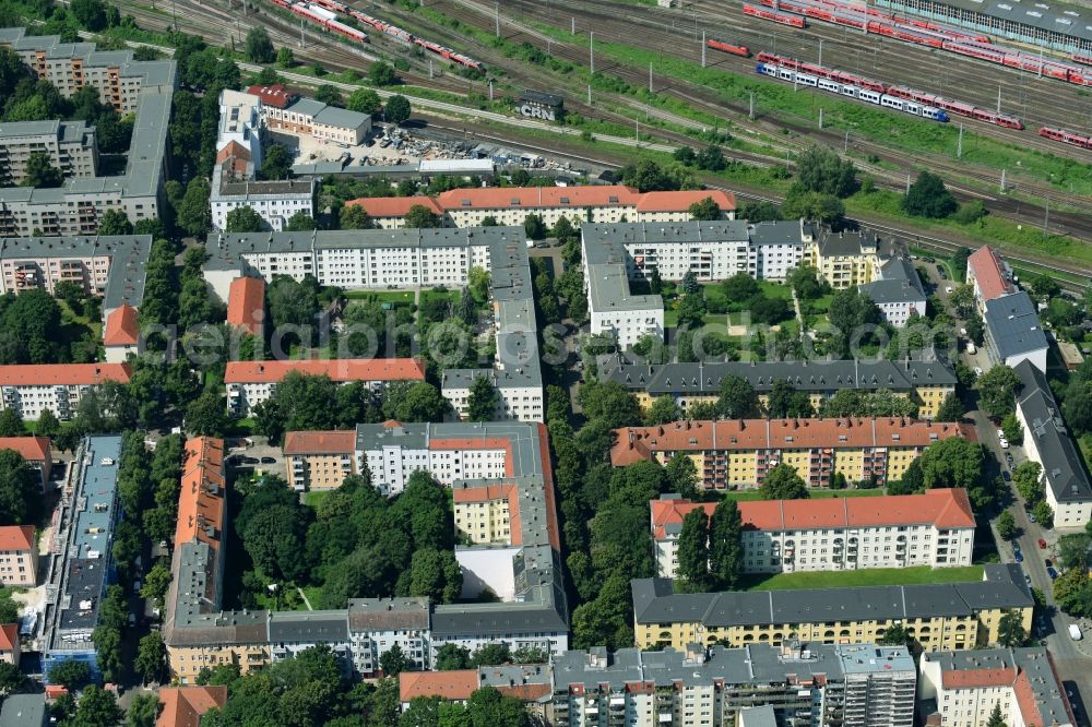 Aerial photograph Berlin - Residential area of a multi-family house settlement Giselastrasse - Eduardstrasse - Sophienstrasse - Eitelstrasse - Weitlingstrasse in the district Lichtenberg in Berlin, Germany