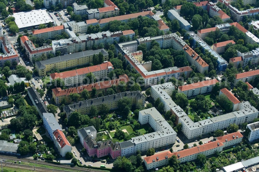 Aerial image Berlin - Residential area of a multi-family house settlement Giselastrasse - Eduardstrasse - Sophienstrasse - Eitelstrasse - Weitlingstrasse in the district Lichtenberg in Berlin, Germany