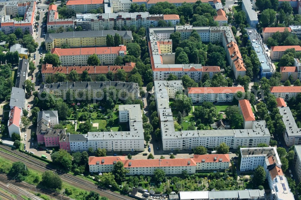 Aerial photograph Berlin - Residential area of a multi-family house settlement Giselastrasse - Eduardstrasse - Sophienstrasse - Eitelstrasse - Weitlingstrasse in the district Lichtenberg in Berlin, Germany