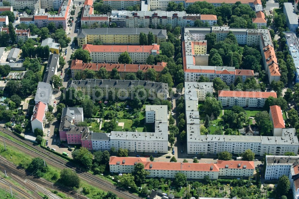 Berlin from above - Residential area of a multi-family house settlement Giselastrasse - Eduardstrasse - Sophienstrasse - Eitelstrasse - Weitlingstrasse in the district Lichtenberg in Berlin, Germany