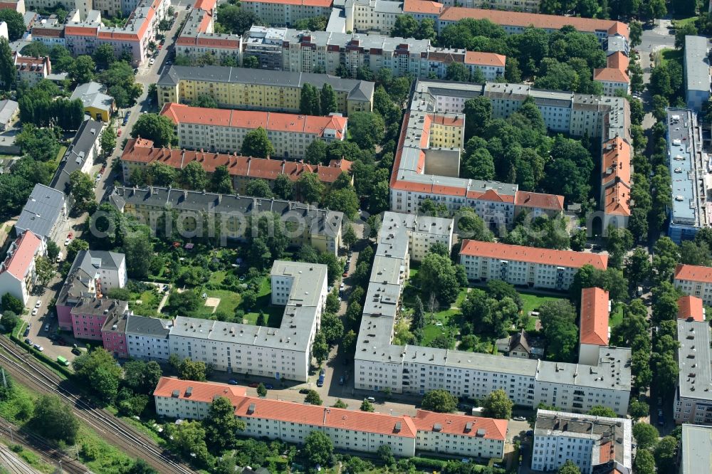 Berlin from the bird's eye view: Residential area of a multi-family house settlement Giselastrasse - Eduardstrasse - Sophienstrasse - Eitelstrasse - Weitlingstrasse in the district Lichtenberg in Berlin, Germany