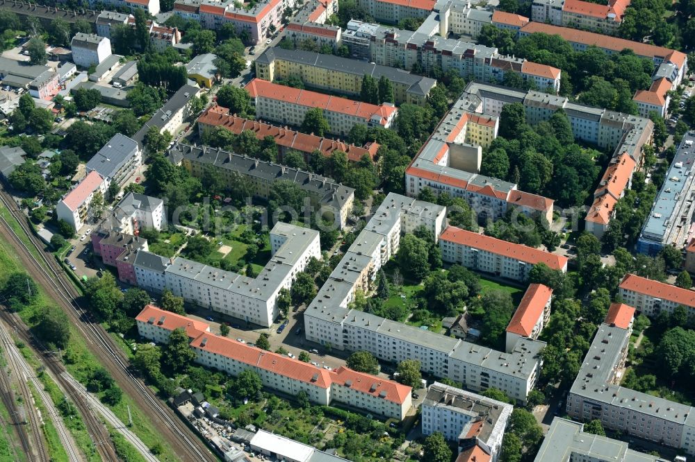 Aerial image Berlin - Residential area of a multi-family house settlement Giselastrasse - Eduardstrasse - Sophienstrasse - Eitelstrasse - Weitlingstrasse in the district Lichtenberg in Berlin, Germany