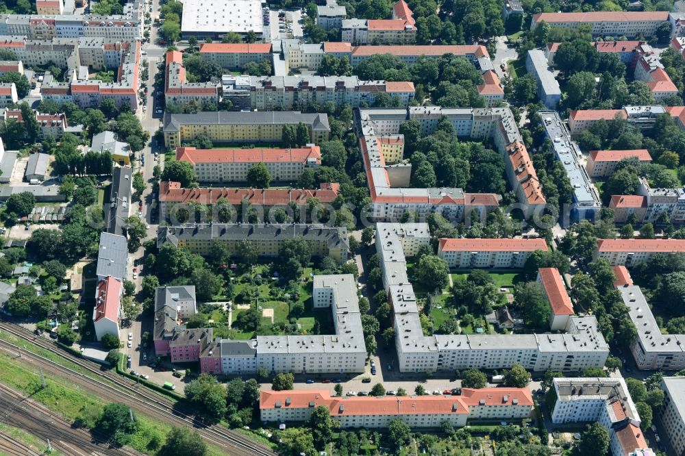 Berlin from above - Residential area of a multi-family house settlement Giselastrasse - Eduardstrasse - Sophienstrasse - Eitelstrasse - Weitlingstrasse in the district Lichtenberg in Berlin, Germany