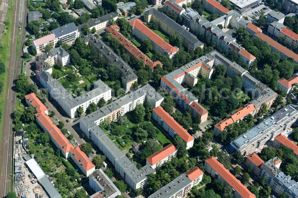 Berlin from the bird's eye view: Residential area of a multi-family house settlement Giselastrasse - Eduardstrasse - Sophienstrasse - Eitelstrasse - Weitlingstrasse in the district Lichtenberg in Berlin, Germany