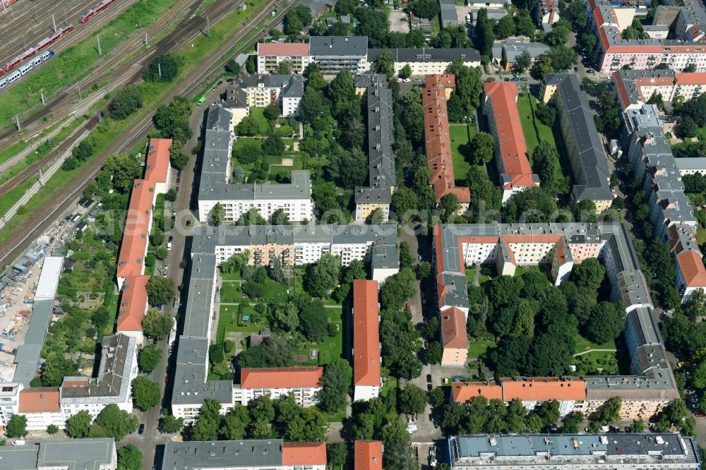 Aerial photograph Berlin - Residential area of a multi-family house settlement Giselastrasse - Eduardstrasse - Sophienstrasse - Eitelstrasse - Weitlingstrasse in the district Lichtenberg in Berlin, Germany