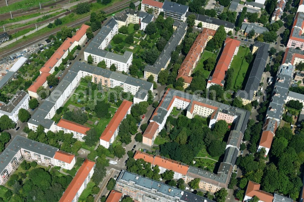 Berlin from above - Residential area of a multi-family house settlement Giselastrasse - Eduardstrasse - Sophienstrasse - Eitelstrasse - Weitlingstrasse in the district Lichtenberg in Berlin, Germany