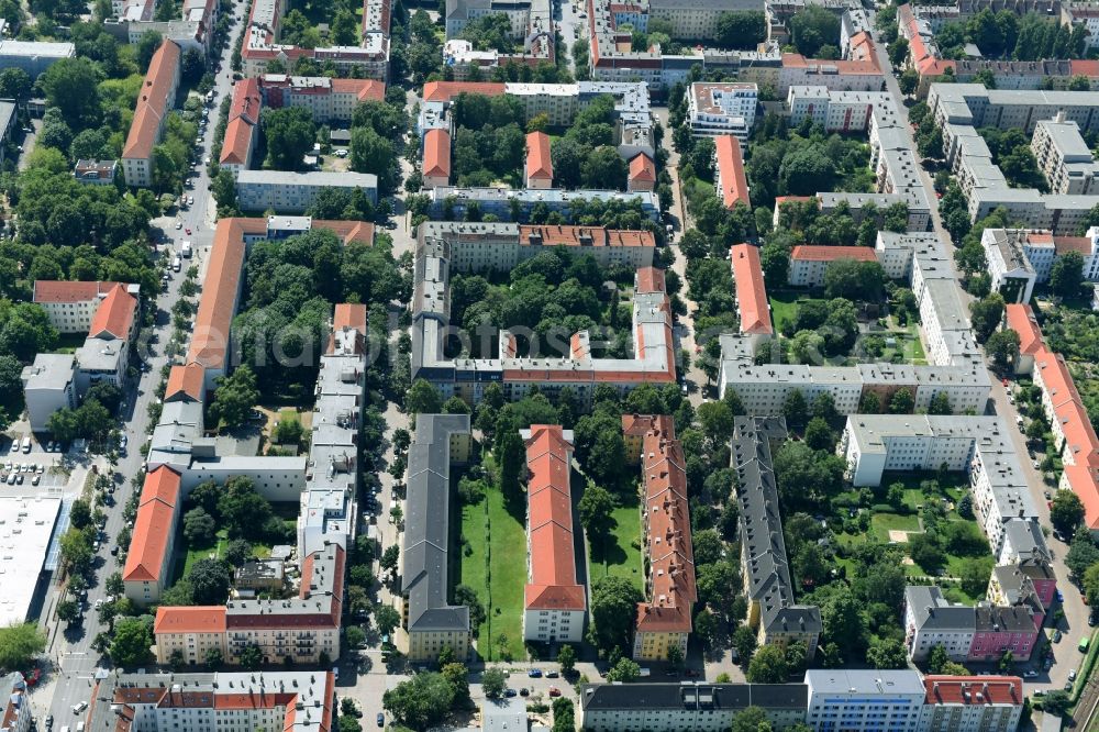 Aerial photograph Berlin - Residential area of a multi-family house settlement Giselastrasse - Eduardstrasse - Sophienstrasse - Eitelstrasse - Weitlingstrasse in the district Lichtenberg in Berlin, Germany