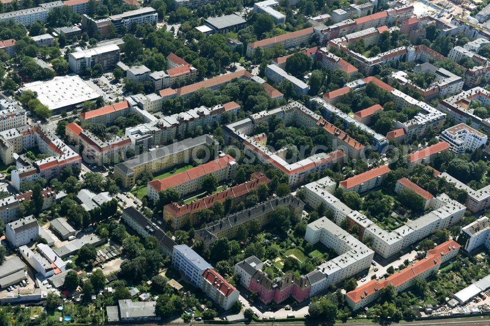 Aerial image Berlin - Residential area of a multi-family house settlement Giselastrasse - Eduardstrasse - Sophienstrasse - Eitelstrasse - Weitlingstrasse in the district Lichtenberg in Berlin, Germany