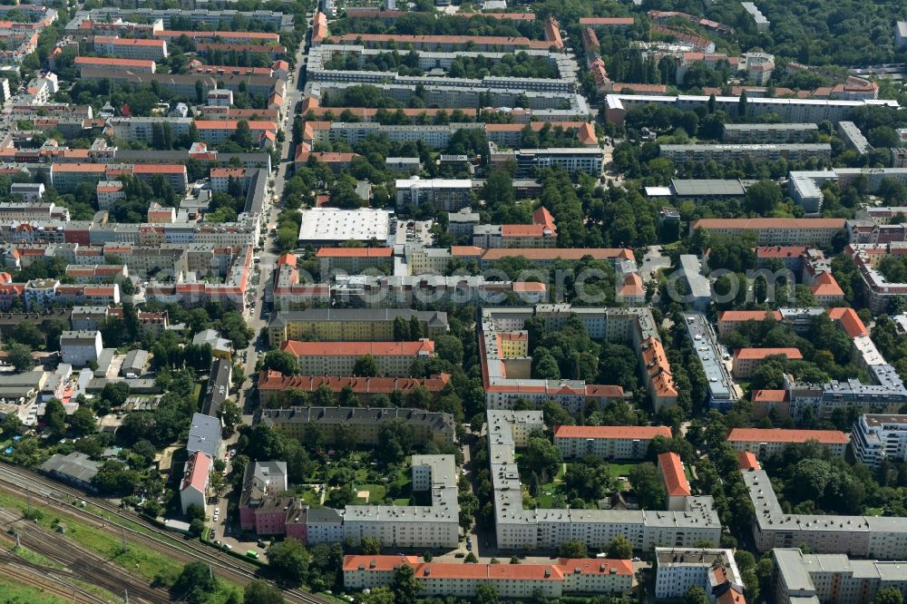 Aerial photograph Berlin - Residential area of a multi-family house settlement Giselastrasse - Eduardstrasse - Sophienstrasse - Eitelstrasse - Weitlingstrasse in the district Lichtenberg in Berlin, Germany