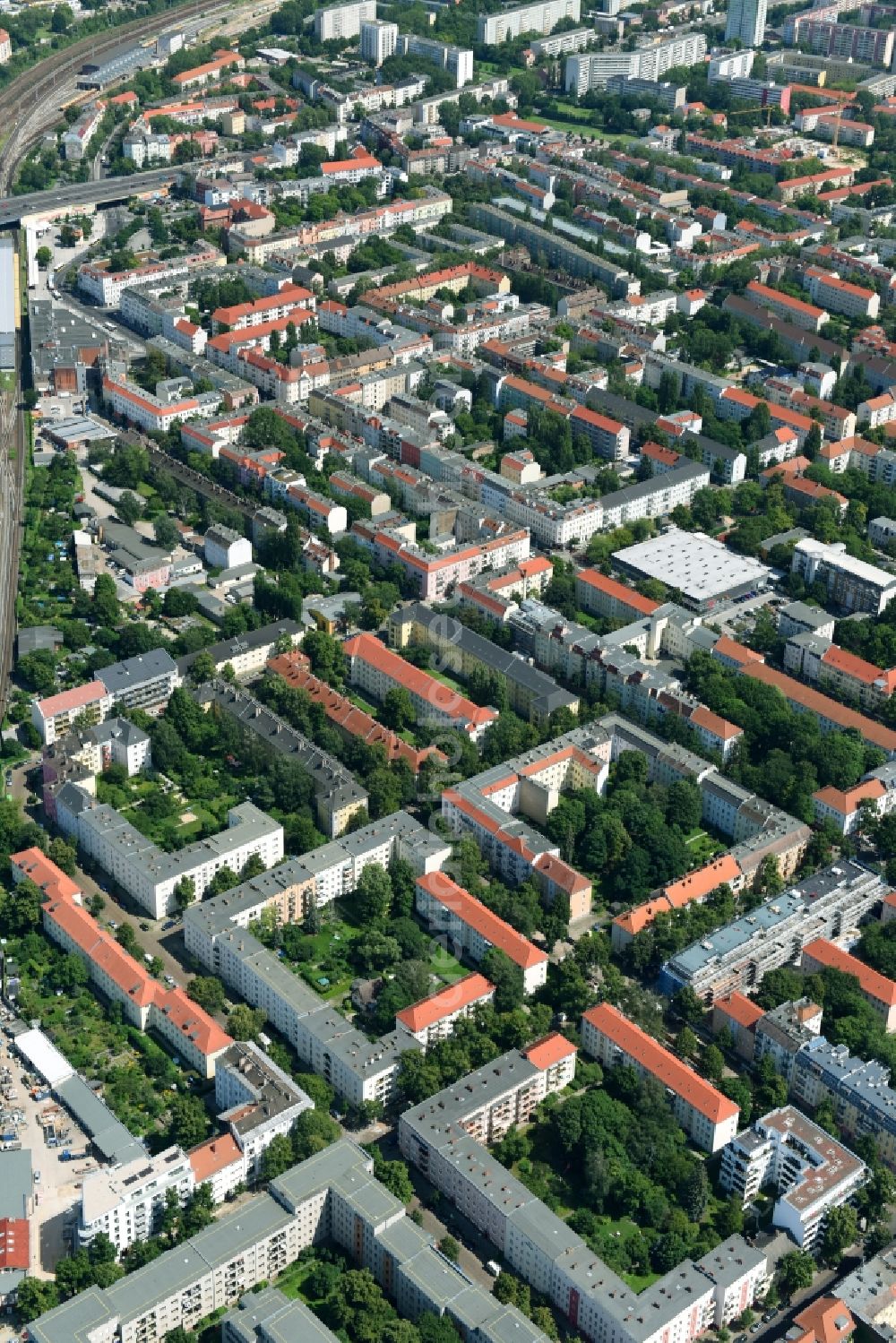 Berlin from above - Residential area of a multi-family house settlement Giselastrasse - Eduardstrasse - Sophienstrasse - Eitelstrasse - Weitlingstrasse in the district Lichtenberg in Berlin, Germany