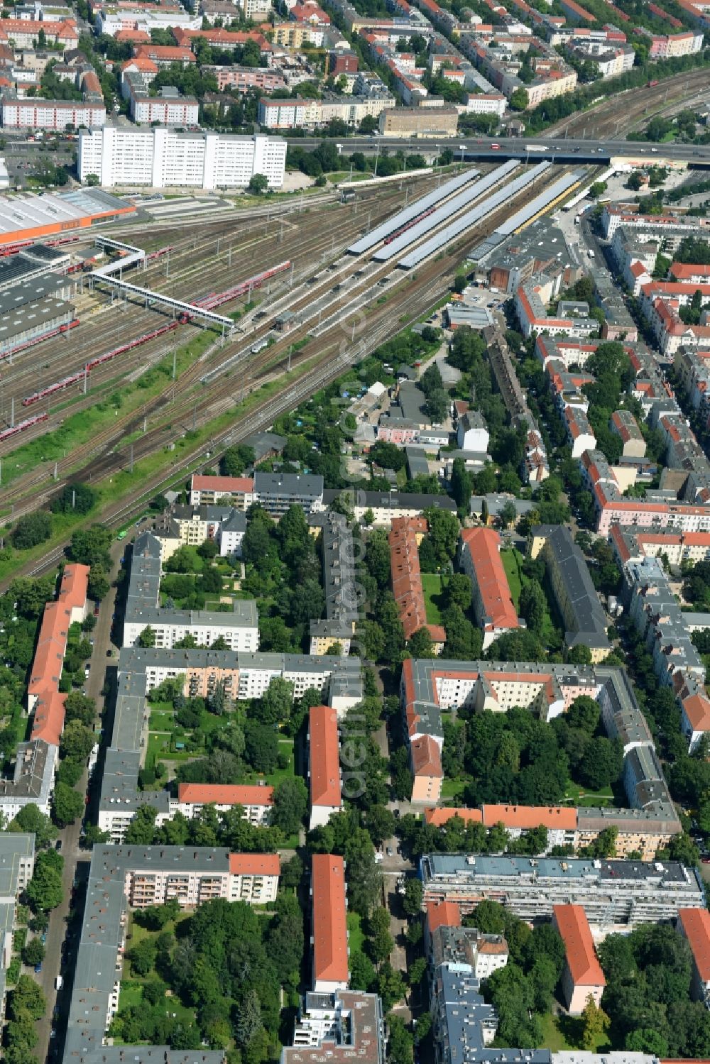 Aerial image Berlin - Residential area of a multi-family house settlement Giselastrasse - Eduardstrasse - Sophienstrasse - Eitelstrasse - Weitlingstrasse in the district Lichtenberg in Berlin, Germany