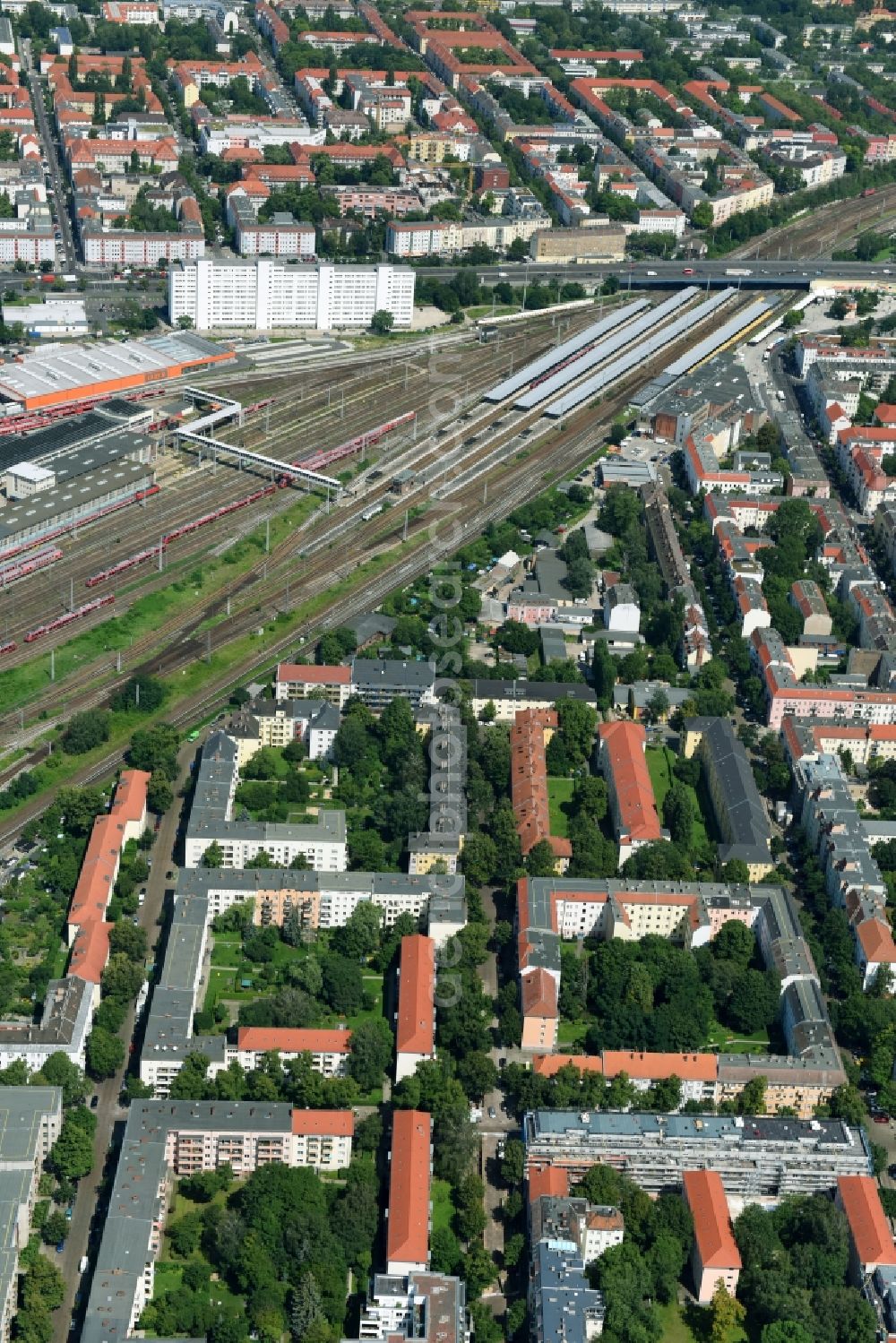 Aerial photograph Berlin - Residential area of a multi-family house settlement Giselastrasse - Eduardstrasse - Sophienstrasse - Eitelstrasse - Weitlingstrasse in the district Lichtenberg in Berlin, Germany