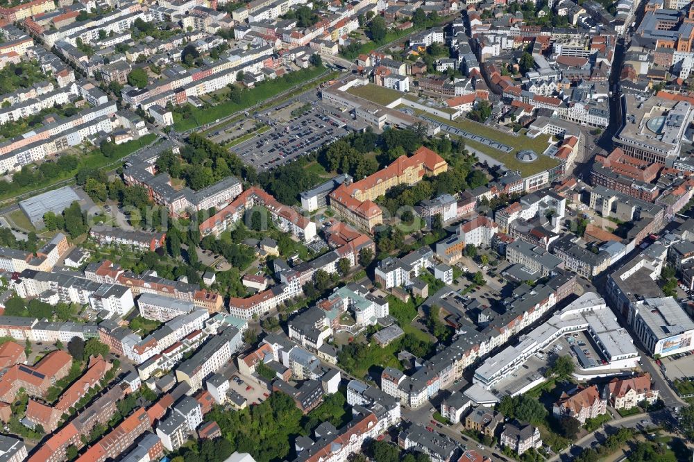 Aerial image Schwerin - Residential area of a multi-family house settlement Goethestrasse in Schwerin in the state Mecklenburg - Western Pomerania