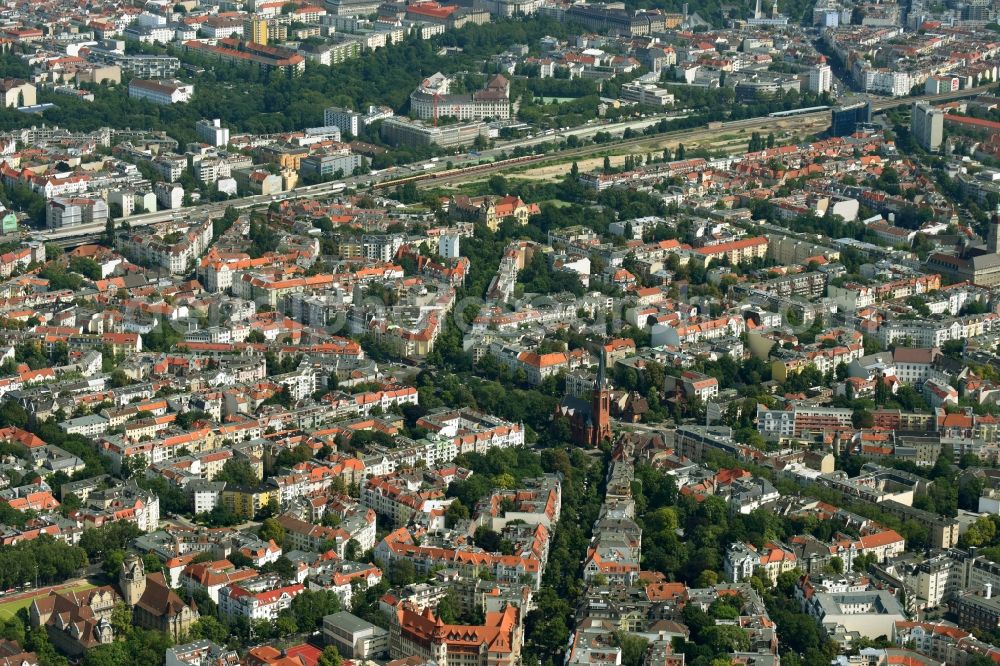 Berlin from the bird's eye view: Residential area of the multi-family house settlement Gosslerstrasse - Friedrich-Wilhelm-Platz - Bundesallee in the district Friedenau in Berlin, Germany