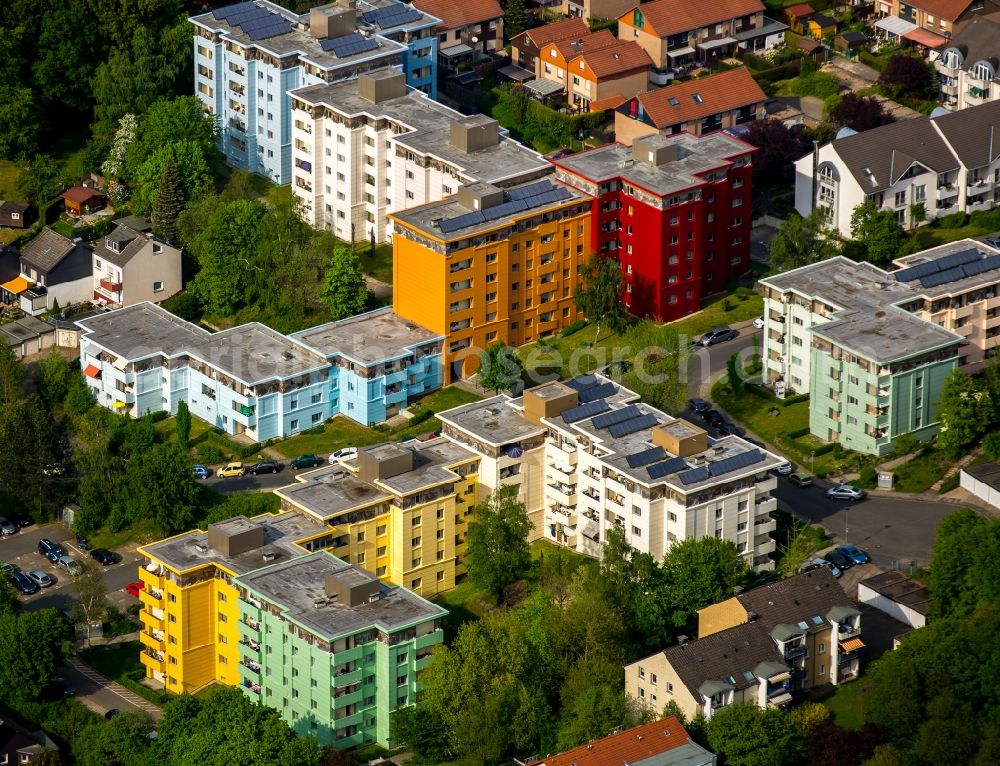 Hagen from the bird's eye view: Residential area of a multi-family house settlement Hoexterstrasse in Hagen in the state North Rhine-Westphalia