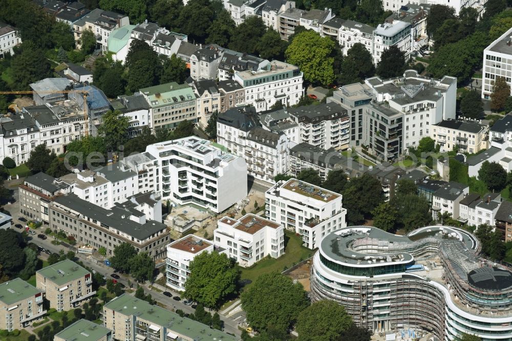 Aerial photograph Hamburg - Residential area of a multi-family house settlement with building site of the luxury hotel The Fontenay at Mittelweg in the district Rotherbaum in Hamburg