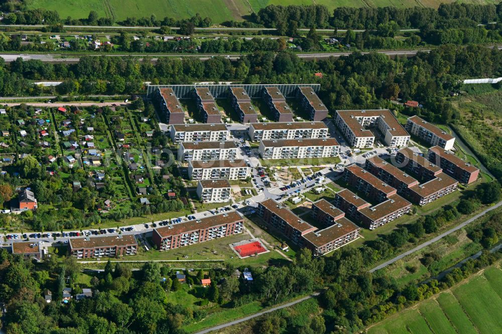 Aerial image Hamburg - Residential area of the multi-family house settlement on street Am Gleisdreieck in the district Billwerder in Hamburg, Germany