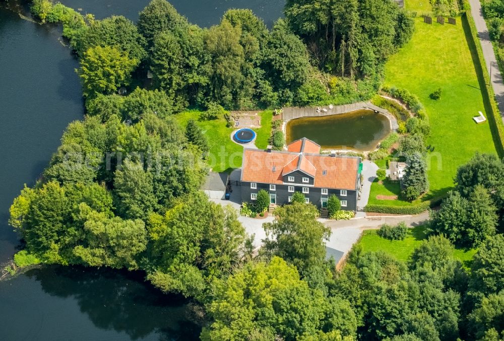 Gevelsberg from the bird's eye view: Residential area of the multi-family house settlement on Honmerteich in the district Gevelsberg in Gevelsberg in the state North Rhine-Westphalia, Germany