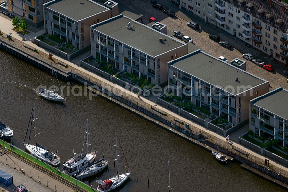 Bremerhaven from the bird's eye view: Residential area of a??a??a multi-family house settlement at the commercial port on Koeperstrasse in the district Geestemuende-Nord in Bremerhaven in the state Bremen, Germany